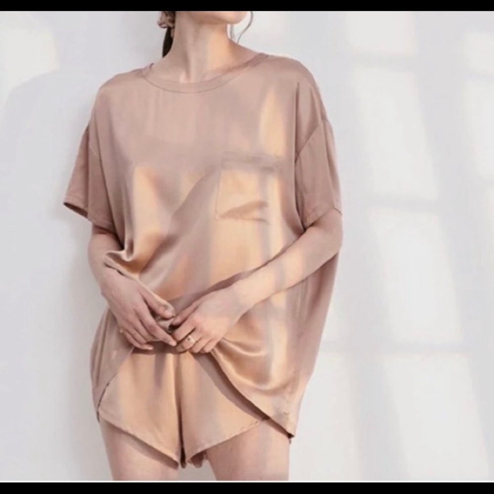 Lunya Washable Silk Tee Set in Taupe Color